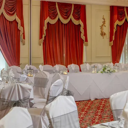 Pavilion Hotel, Bw Signature Collection فندق