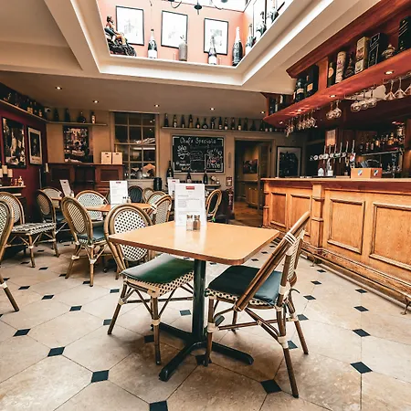 فندق Pavilion Hotel, Bw Signature Collection 3*