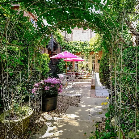 Pavilion Hotel, Bw Signature Collection فندق