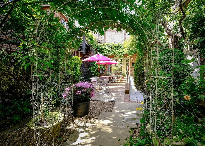 Pavilion Hotel, Bw Signature Collection Otel